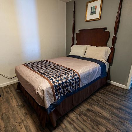 American Inn & Suites Ръселвил Екстериор снимка