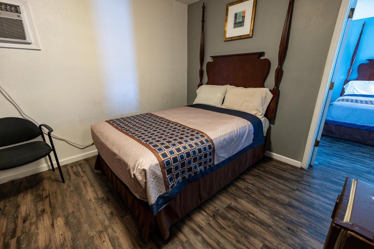 American Inn & Suites Ръселвил Екстериор снимка