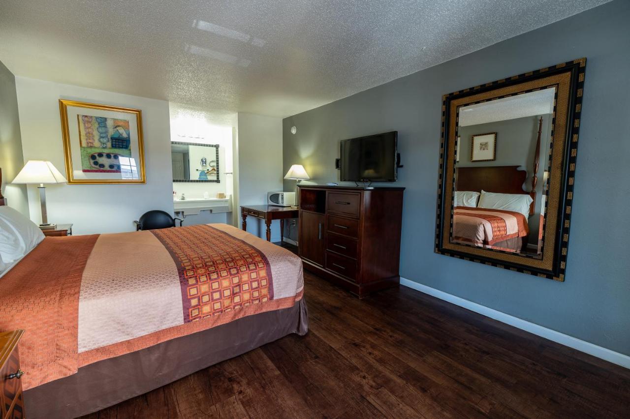 American Inn & Suites Ръселвил Екстериор снимка