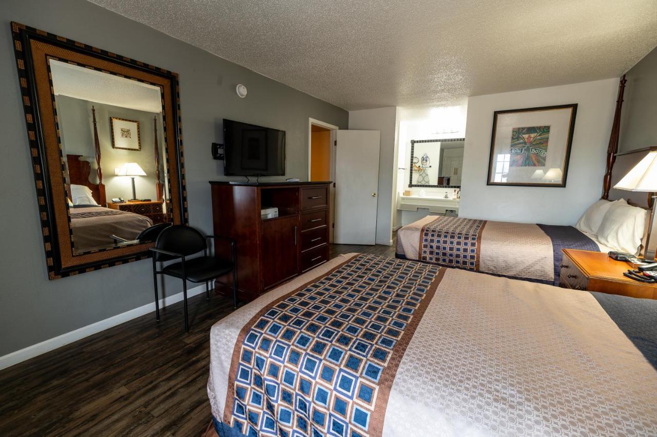 American Inn & Suites Ръселвил Екстериор снимка