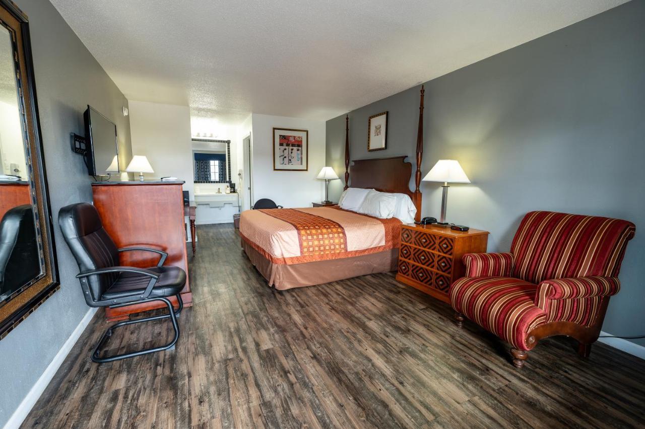 American Inn & Suites Ръселвил Екстериор снимка
