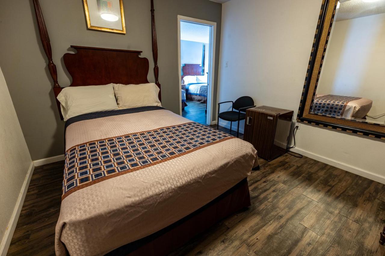American Inn & Suites Ръселвил Екстериор снимка