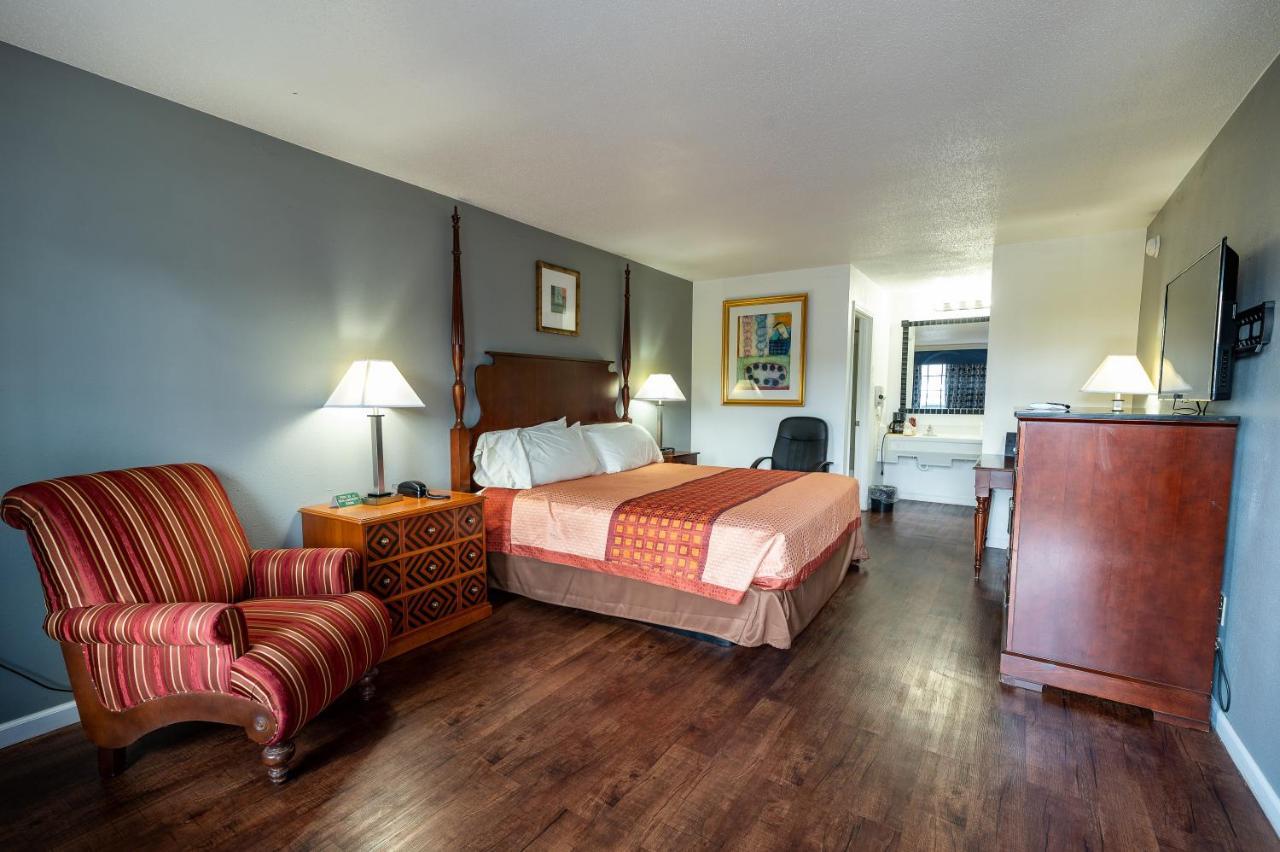 American Inn & Suites Ръселвил Екстериор снимка